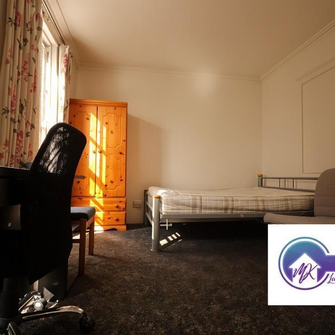 1 bedroom in a flat share to rent - Photo 1