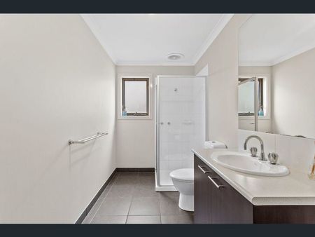 1 ROOM AVAILABLE IN ROOMING HOUSE, WALKING DISTANCE TO DEAKIN UNI - Photo 3