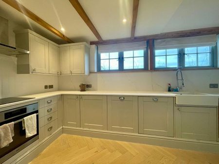 3 bedroom semi-detached house to rent - Photo 2