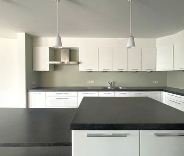 RUIM APPARTEMENT MET 3 SLPK, RUIM ZW-TERRAS EN GARAGE - Photo 3