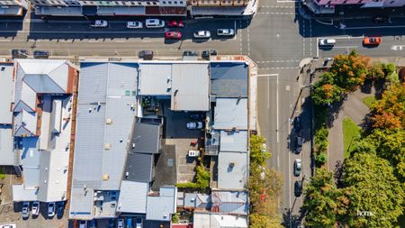 Central Contemporary Townhouse - Photo 5