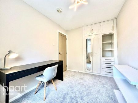 4 bedroom detached house to rent - Photo 3