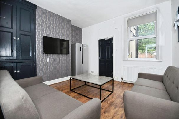 6 bedroom house to rent - Photo 1