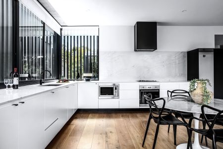 Unfurnished Two Bedroom Apartment with Parking - Photo 4