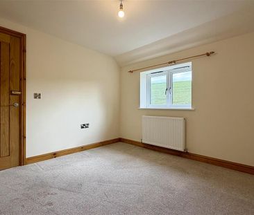 2 bedroom semi-detached house to rent - Photo 3