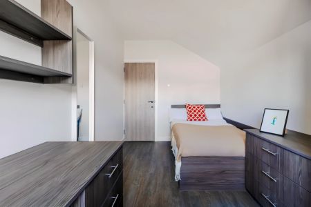 Four Bed Flat - Photo 5
