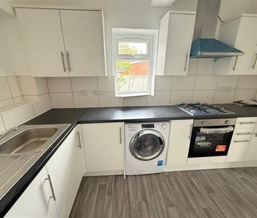 4 bedroom semi-detached house to rent - Photo 6