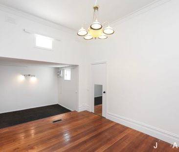 Timeless Appeal and Modern Comfort in a Private Setting - Photo 2