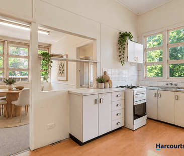 Charming Inner-City Living in a Convenient Location! - Photo 4