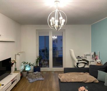 Übernahme der Einbauküche möglich - 2-Zimmer-Wohnung mit Balkon und... - Foto 1
