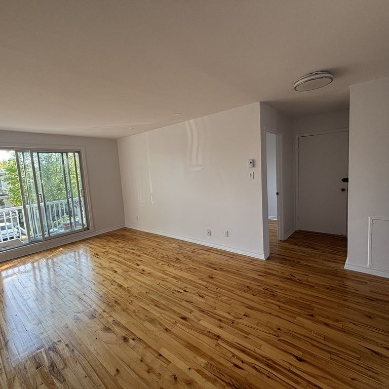Grand 4 1/2 Rénové à St-Léonard - Photo 1