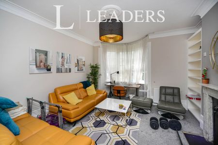 2 bedroom flat to rent Montpelier Road - Photo 3