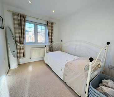 4 bedroom detached house to rent - Photo 2