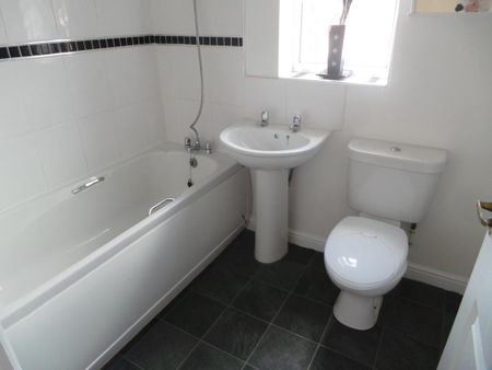 2 bedroom semi-detached house to rent - Photo 4