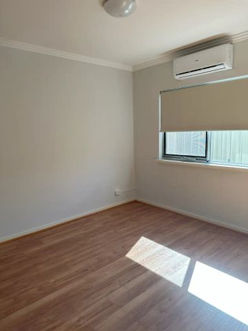 “Two-bedroom apartment in the much sought-after suburb of Hamilton Hill” - Photo 5