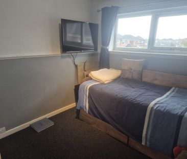 3 bedroom semi-detached house to rent - Photo 3