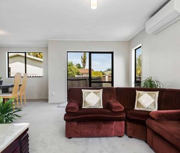 Fully Fenced, Refurbished 3-Bedroom Home in a Super Convenient Loca... - Photo 4