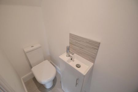 4 bedroom detached house to rent - Photo 5