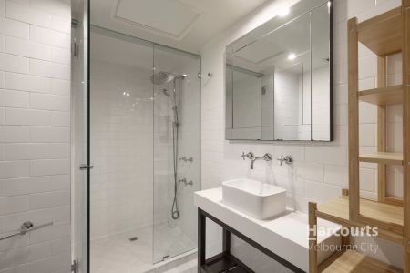 Iconic 'The Grand' - Furnished - Electricity & Cold Water usage Included - Photo 4