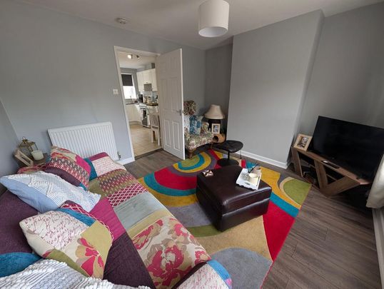 2 bedroom end of terrace house to rent - Photo 1