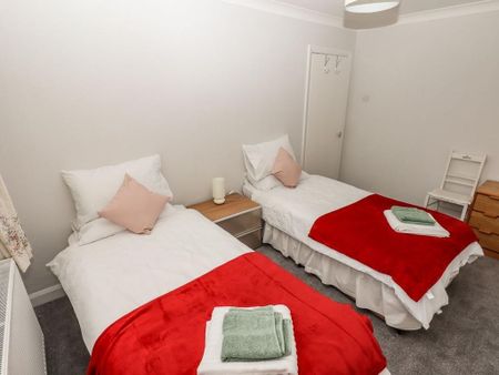 3 bedroom detached house to rent - Photo 5