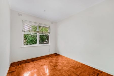 2 Bed, 1 Bath - Photo 5