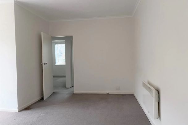 Convenient Ground Floor Two Bedroom Apartment - Photo 1