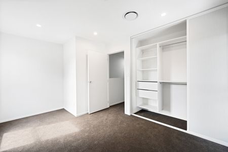 Discover modern living at its finest with this brand-new, architecturally designed townhouse at 18 Stanley Street, Hamilton. - Photo 4