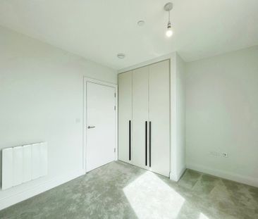 1 bed flat to rent in Exploration Way, Slough, SL1 - Photo 2