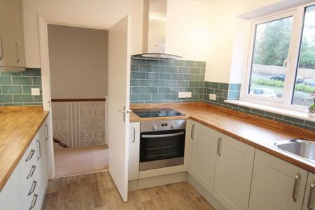 3 bedroom flat to rent - Photo 4