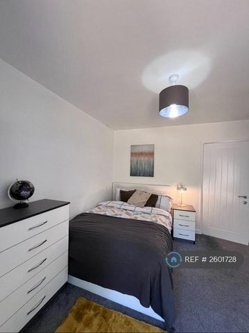 1 bedroom in a house share to rent - Photo 4