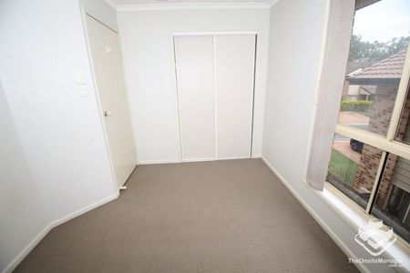 Quiet 3 bedroom townhouse - Photo 2