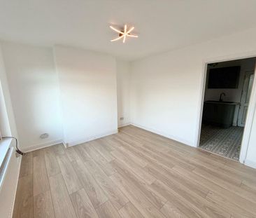2 bedroom end of terrace house to rent - Photo 1