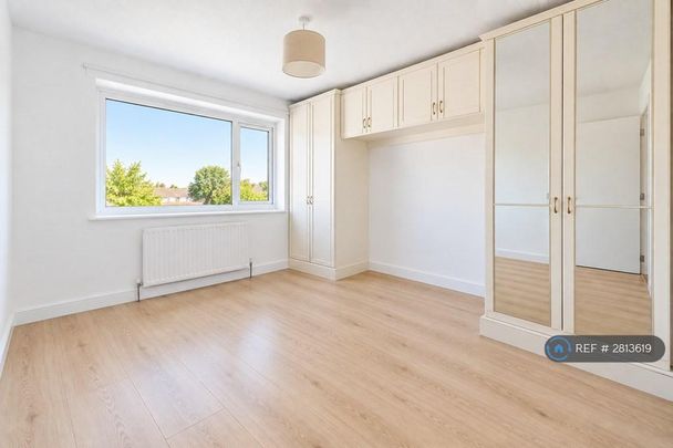 3 bedroom flat to rent - Photo 1