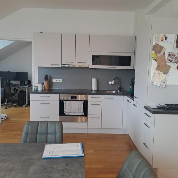 Pillweinstraße, sonnige und ruhig gelegene Dachgeschosswohnung mit 76 m2 plus Terrasse im 4.OG mit Lift - Foto 1