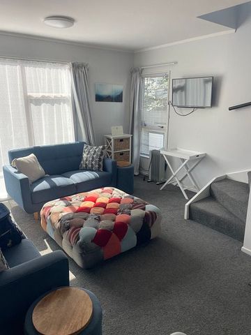 Fully furnished City Townhouse with Garage - Photo 3