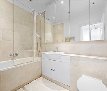 A fabulous, well presented and naturally bright three bedroom later... - Photo 6