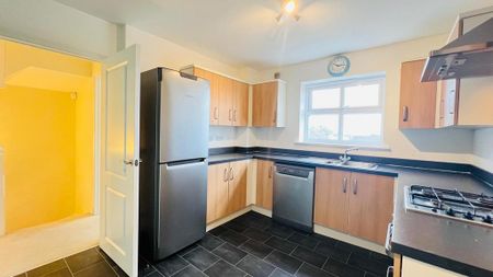 4 bedroom townhouse to rent - Photo 3