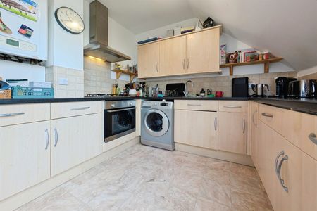 Howard Road, SO15 - Photo 5