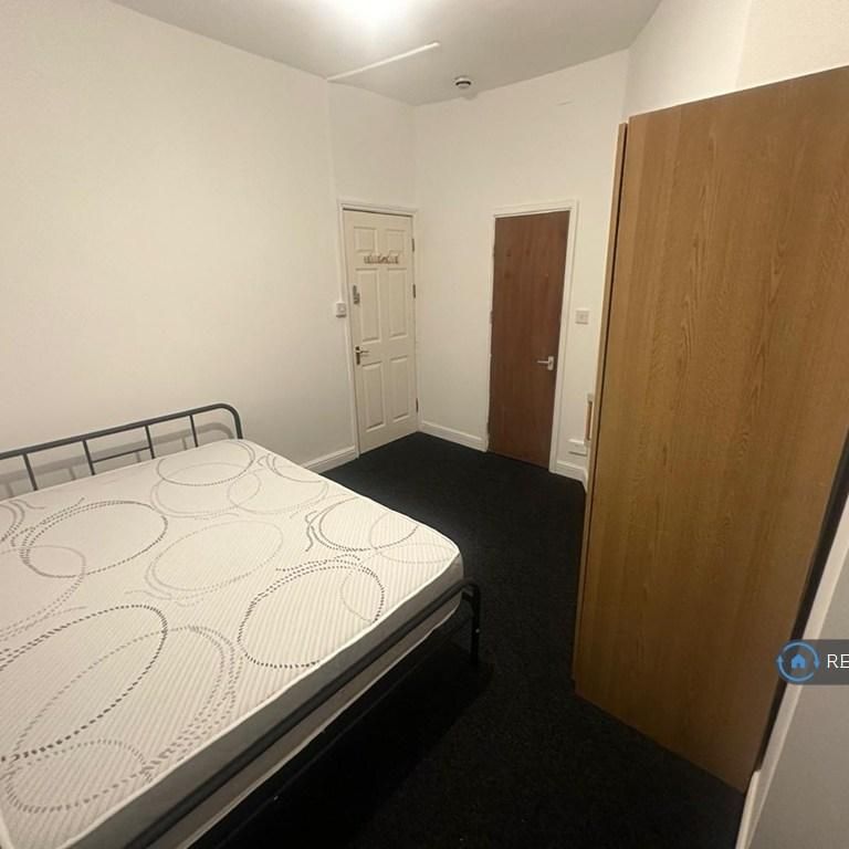 1 bedroom in a house share to rent - Photo 1
