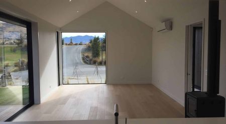 Family home in Jacks Point - Photo 2