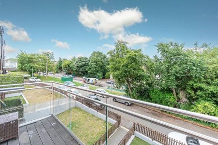 3 bedroom flat to rent - Photo 3