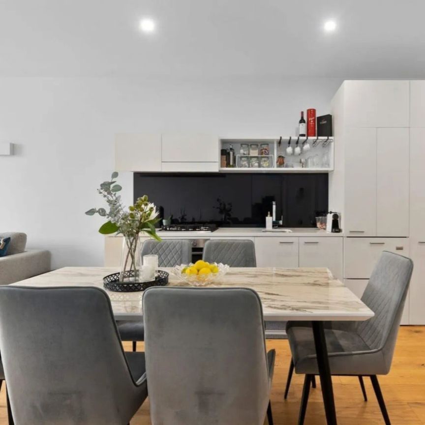 Beachside Living with Landmark St Kilda Views - Un-Furnished - Photo 1