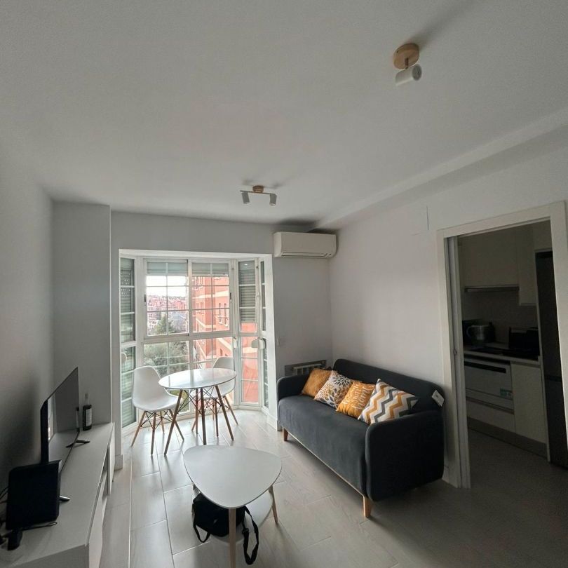 Piso de alquiler en Calle de la Isla de Zanzíbar, Peñagrande - Photo 1