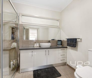 33 Strident Road, CRAIGIEBURN - Photo 6