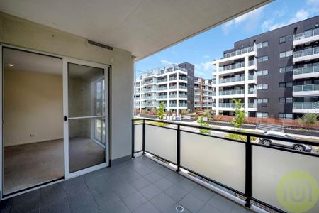 Lakeside Luxury - Photo 4