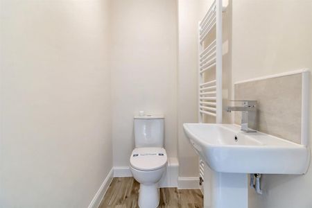 3 bedroom end of terrace house to rent - Photo 4