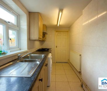 3 bedroom semi-detached house to rent - Photo 5