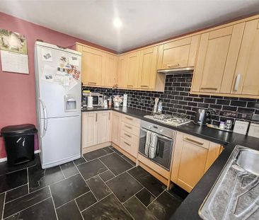 3 bedroom semi-detached house to rent - Photo 4