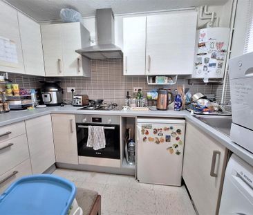 2 bedroom semi-detached house to rent - Photo 3